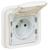Prise étanche 2P+T 16A + clapet protection IP55 encastré - Plexo - Legrand