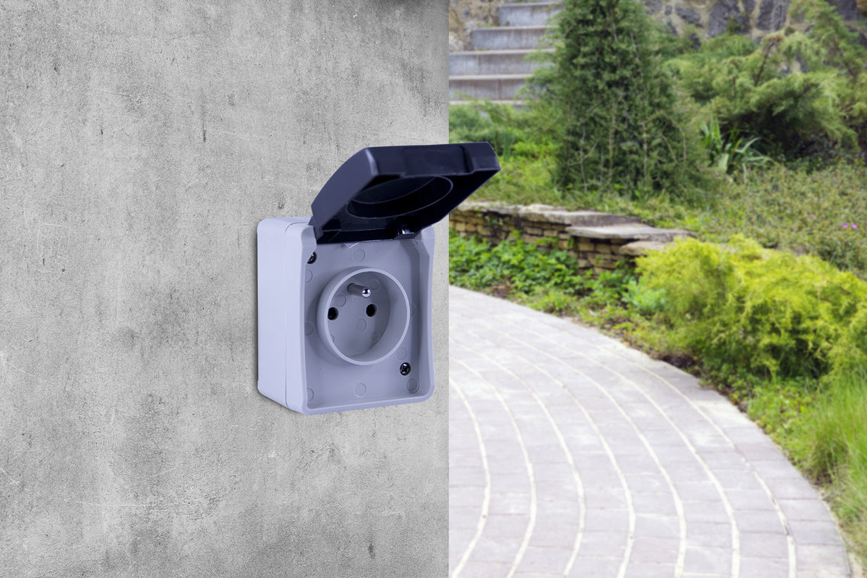 Prise 2P+T en saillie Aquatop IP54 - gris et blanc - Dio