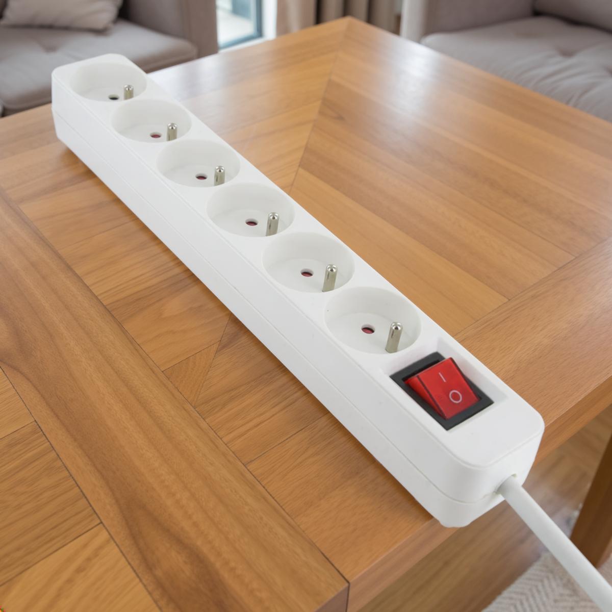 Bloc multiprise + interrupteur 6x2P+T 3680 W - 4m - Dio