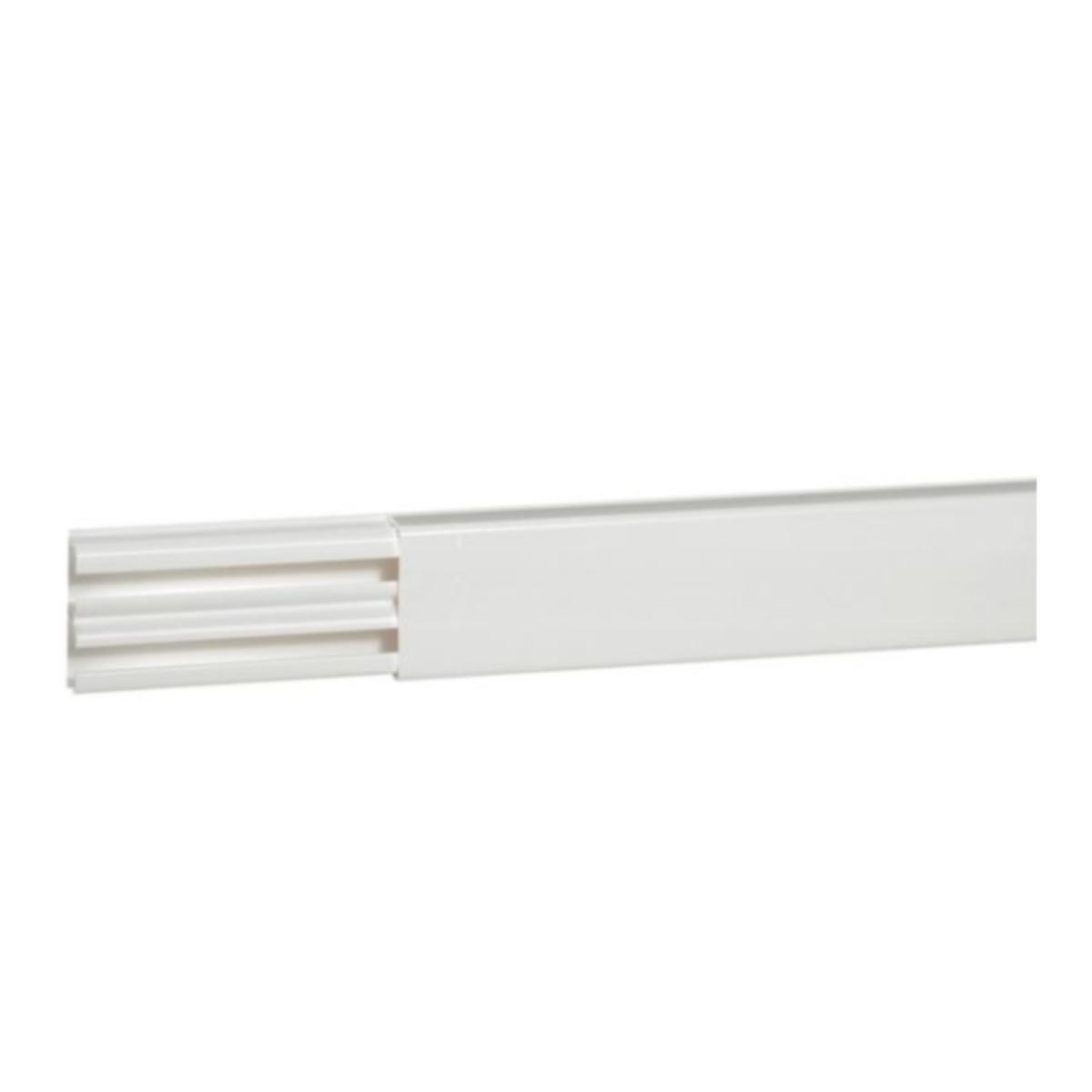 Moulure Blanche de section 32x12,5mm avec cloison - Legrand