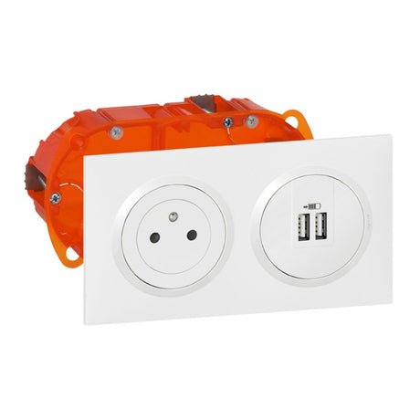 Prise 2P+T 16A + 2USB 2,4A + boite encastrement Dooxie - Legrand