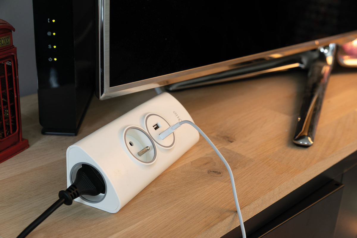 Multiprise d'angle 2P 16A + 2 USB précâblée - Otio
