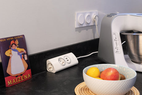 Multiprise d'angle 2P 16A + 2 USB à câbler - Blanc - Otio