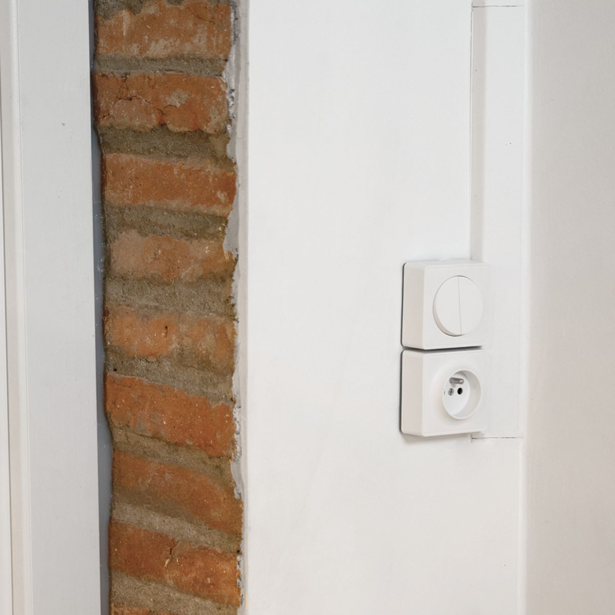 Lot de 2 interrupteurs va et vient + 4 prises 16A en saillie - Blanc - Presto - Zenitech