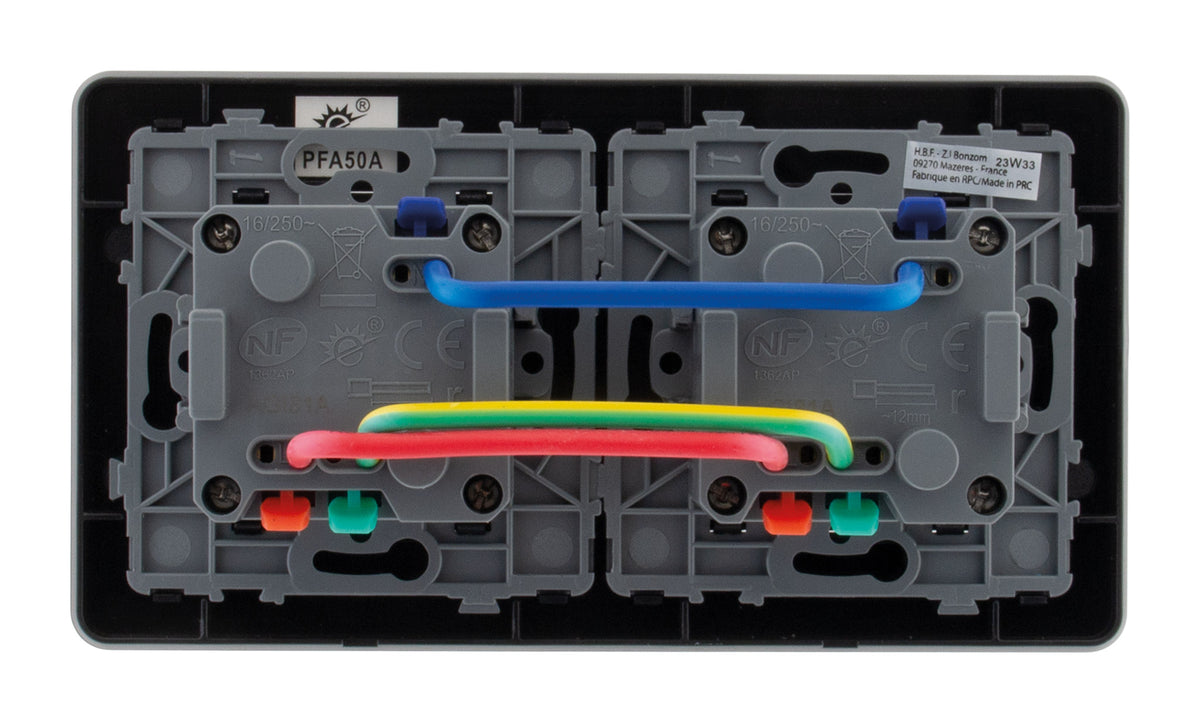 Prise 16A 2P+T Easy Eject en métal noir brossé - Kouro - Zenitech