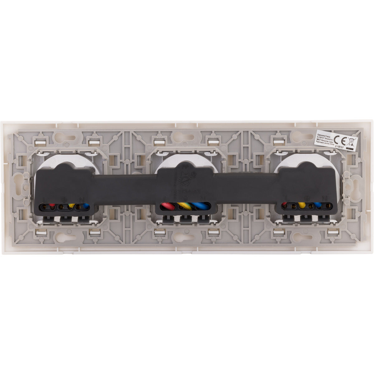 Triple prise encastrée + plaque de finition Kalya - Zenitech
