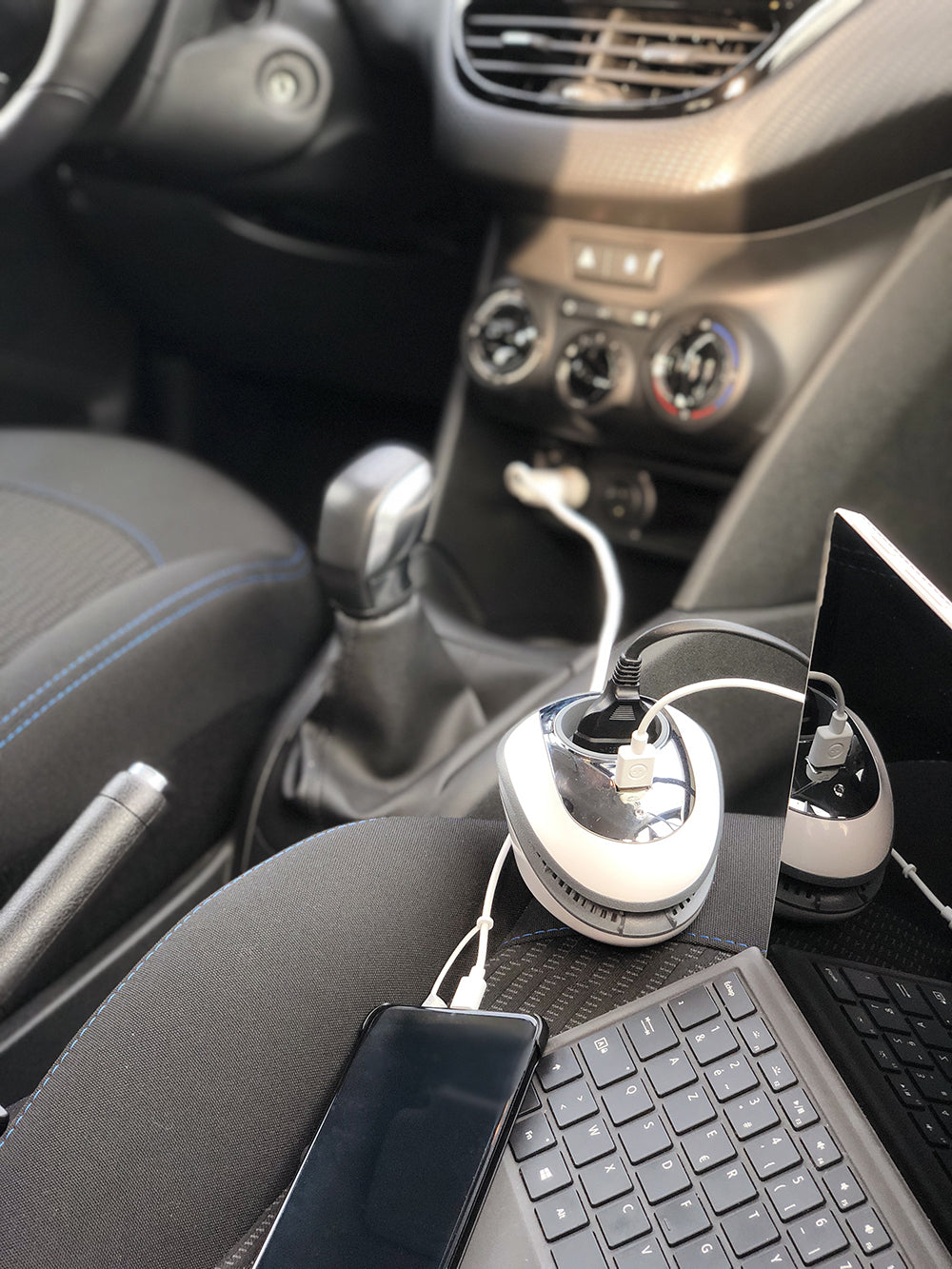 Convertisseur de voiture 12V 230V 150W EU + USB2,4A CARWATT - Watt and Co