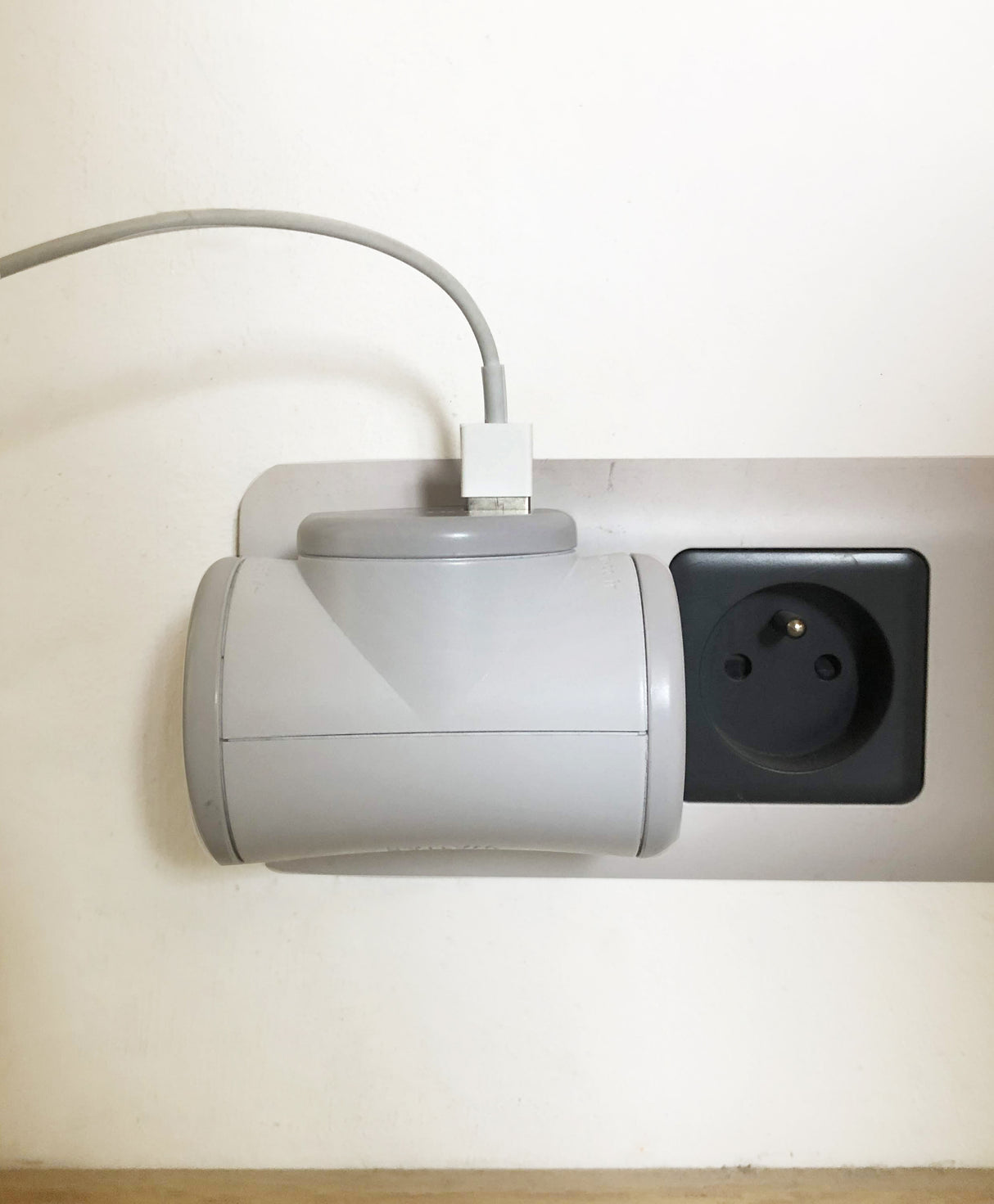 Biplite 16A rotative 180° + 2 ports USB 2,4A - Watt and Co