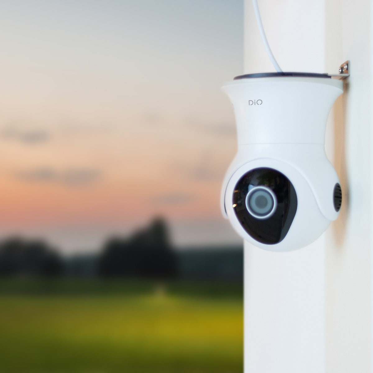 Caméra de surveillance rotative Wi-Fi int/ext - 1080p - 16Go - Blanc et Noir - DiO