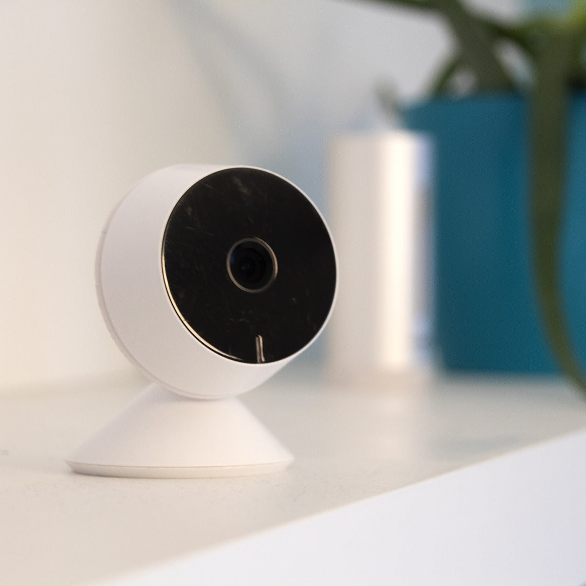 Caméra de surveillance intérieure Wi-Fi 1080p - vision 90° - micro SD 128Go - Blanc et Noir - Chacon