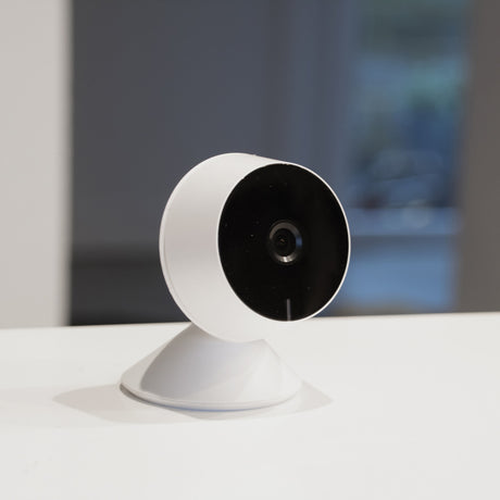 Caméra de surveillance intérieure Wi-Fi 1080p - vision 90° - micro SD 128Go - Blanc et Noir - Chacon